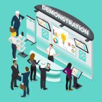 kuva ihmisryhmästä, joka seisoo mielenosoituskyltin edessä.